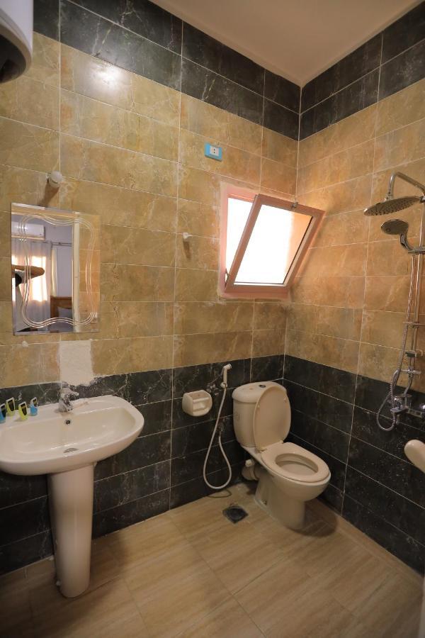 Three Golden Pyramids Bed and Breakfast Kairo Exteriör bild