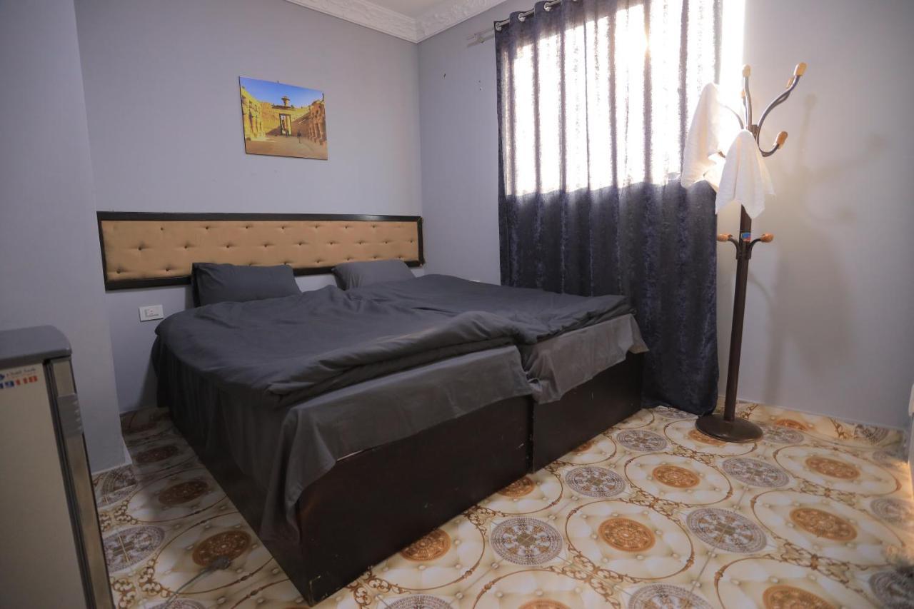 Three Golden Pyramids Bed and Breakfast Kairo Exteriör bild